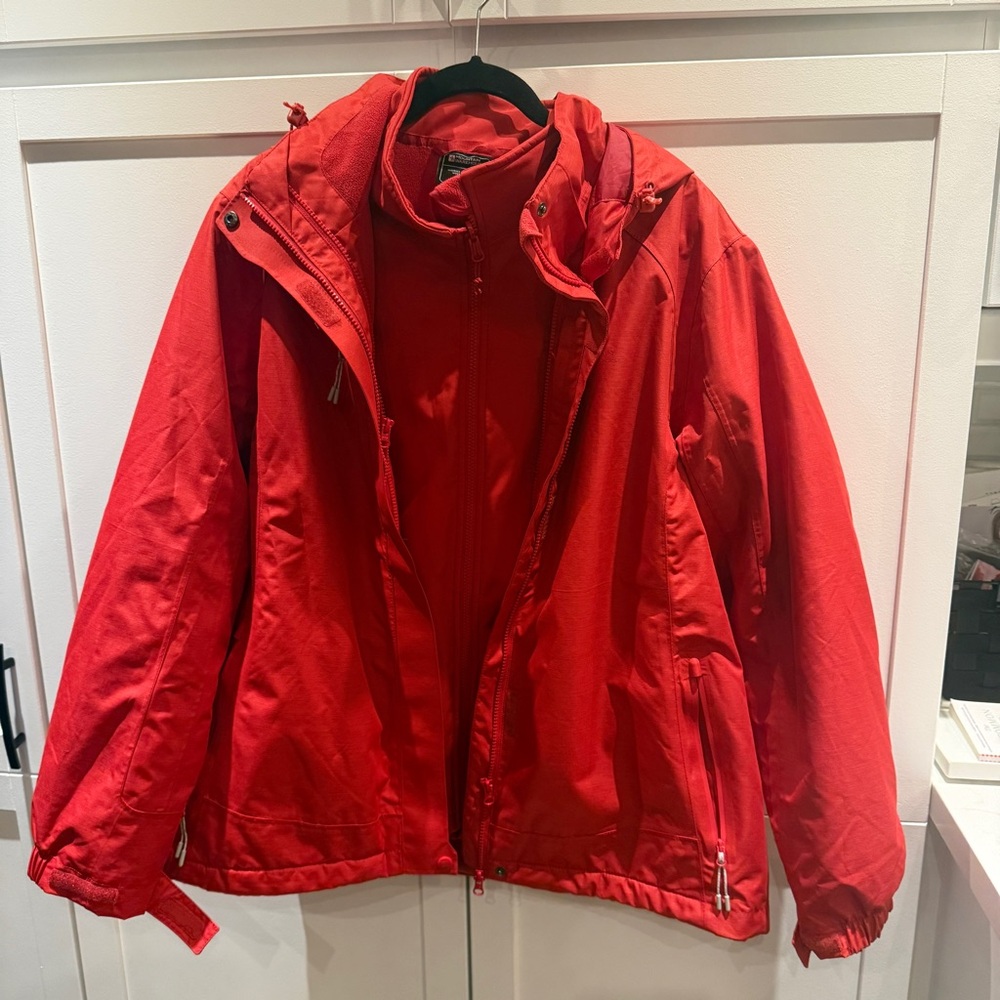 Red Hooded 3-in-1 Outdoor Jacket Waterproof and breathable